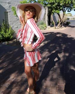 Nastia Liukin feet photo thumbnail