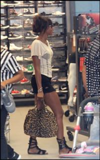 Naomi Campbell feet photo thumbnail
