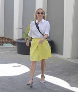 Reese Witherspoon feet photo thumbnail
