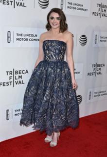 Maisie Williams feet photo thumbnail
