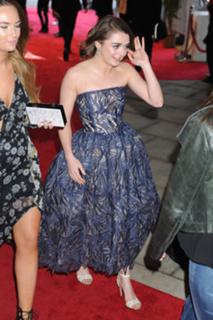 Maisie Williams feet photo thumbnail