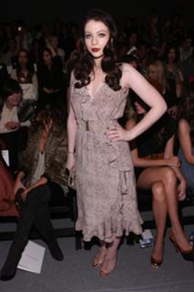 Michelle Trachtenberg feet photo thumbnail
