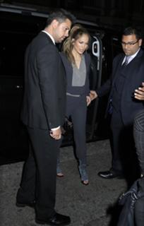 Jennifer Lopez feet photo thumbnail