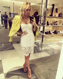 Dorota Rabczewska feet photo thumbnail