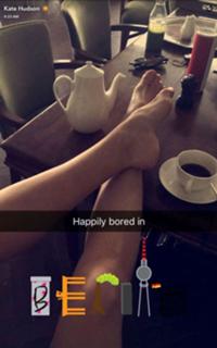 Kate Hudson feet photo thumbnail