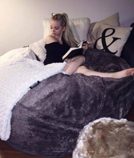 Dove Cameron feet photo thumbnail