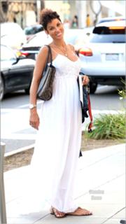 Nicole Murphy feet photo thumbnail