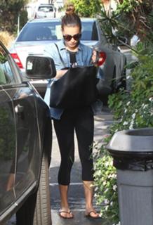 Lea Michele feet photo thumbnail