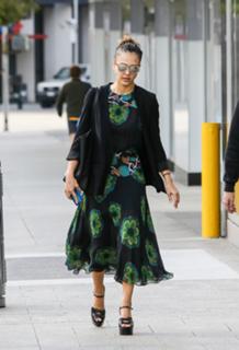 Jessica Alba feet photo thumbnail