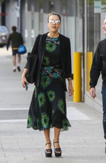 Jessica Alba feet photo thumbnail