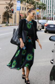 Jessica Alba feet photo thumbnail