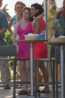 Aubrey Plaza feet photo thumbnail