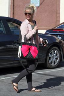 Paige VanZant feet photo thumbnail