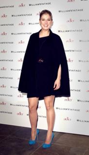 Rosamund Pike feet photo thumbnail