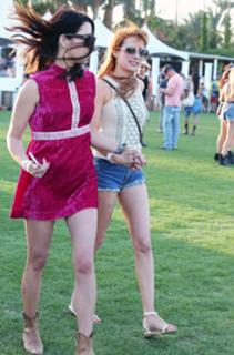 Emma Roberts feet photo thumbnail