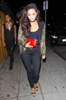 Shay Mitchell feet photo thumbnail