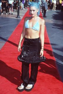 Gwen Stefani feet photo thumbnail