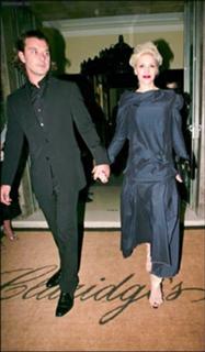 Gwen Stefani feet photo thumbnail