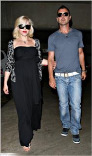 Gwen Stefani feet photo thumbnail