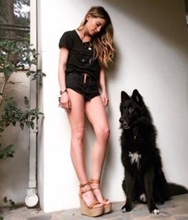 Athina Oikonomakou feet photo thumbnail