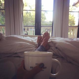 Brooke Burke feet photo thumbnail