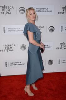 Christina Applegate feet photo thumbnail