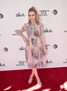 Rachel Brosnahan feet photo thumbnail