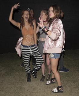 Bella Thorne feet photo thumbnail
