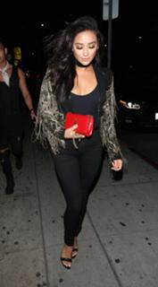 Shay Mitchell feet photo thumbnail