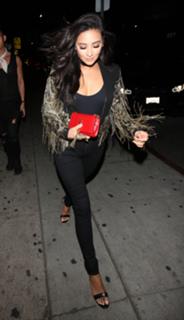 Shay Mitchell feet photo thumbnail