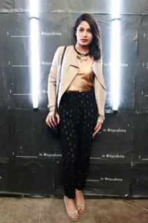 Freida Pinto feet photo thumbnail