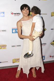 Selma Blair feet photo thumbnail