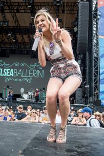 Kelsea Ballerini feet photo thumbnail