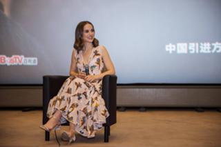 Natalie Portman feet photo thumbnail