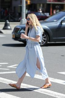 Dakota Fanning feet photo thumbnail