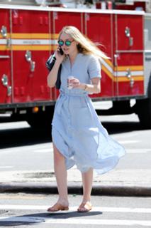 Dakota Fanning feet photo thumbnail