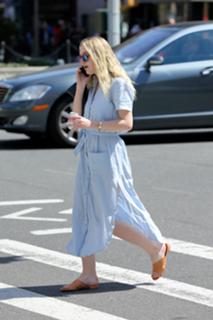 Dakota Fanning feet photo thumbnail