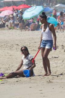 Kelly Rowland feet photo thumbnail