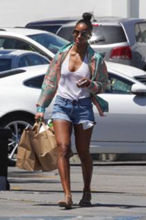 Kelly Rowland feet photo thumbnail