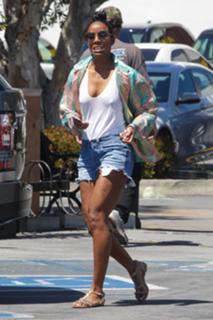 Kelly Rowland feet photo thumbnail