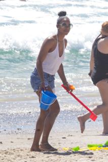 Kelly Rowland feet photo thumbnail