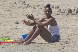 Kelly Rowland feet photo thumbnail