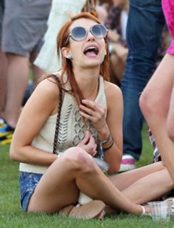 Emma Roberts feet photo thumbnail