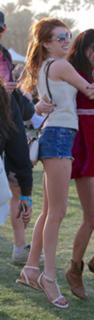 Emma Roberts feet photo thumbnail