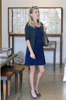 Reese Witherspoon feet photo thumbnail