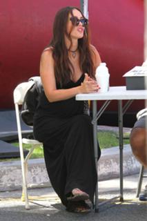 Megan Fox feet photo thumbnail