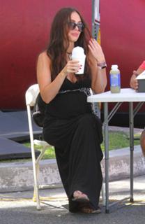 Megan Fox feet photo thumbnail