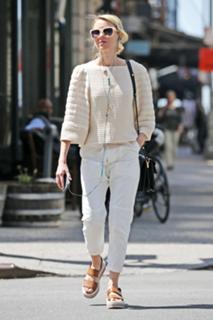 Naomi Watts feet photo thumbnail