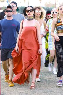 Katy Perry feet photo thumbnail