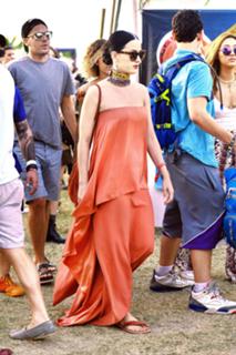 Katy Perry feet photo thumbnail